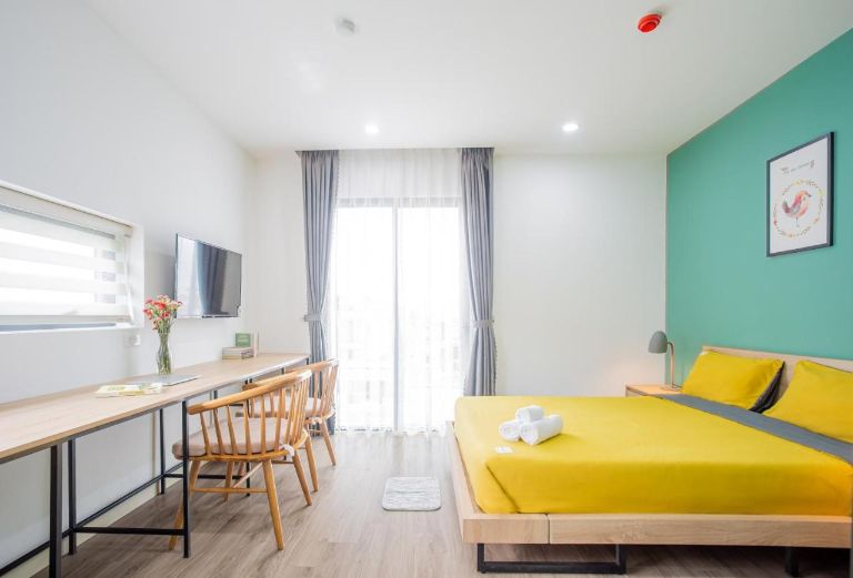 Các phòng tại homestay gần sân bay Đà Nẵng này được thiết kế theo phong cách hiện đại và tinh tế, tạo nên không gian ấm áp và thân thiện (nguồn: facebook.com)