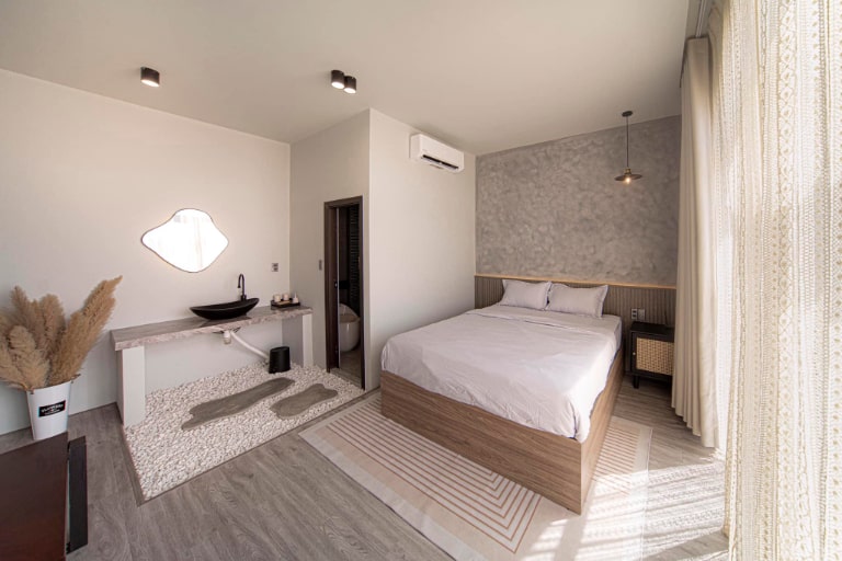 Phòng nghỉ tại đây được thiết kế vô cùng hiện đại và sang trọng, nhất định sẽ mang đến những trải nghiệm nghỉ dưỡng tuyệt vời cho du khách