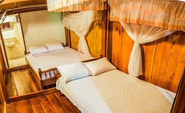 Lối thiết kế và trang trí đơn giản của các phòng nghỉ tại homestay hồ Ba Bể vẫn giữ được nét đẹp truyền thống của đồng bào dân tộc địa phương, không quá cầu kỳ.