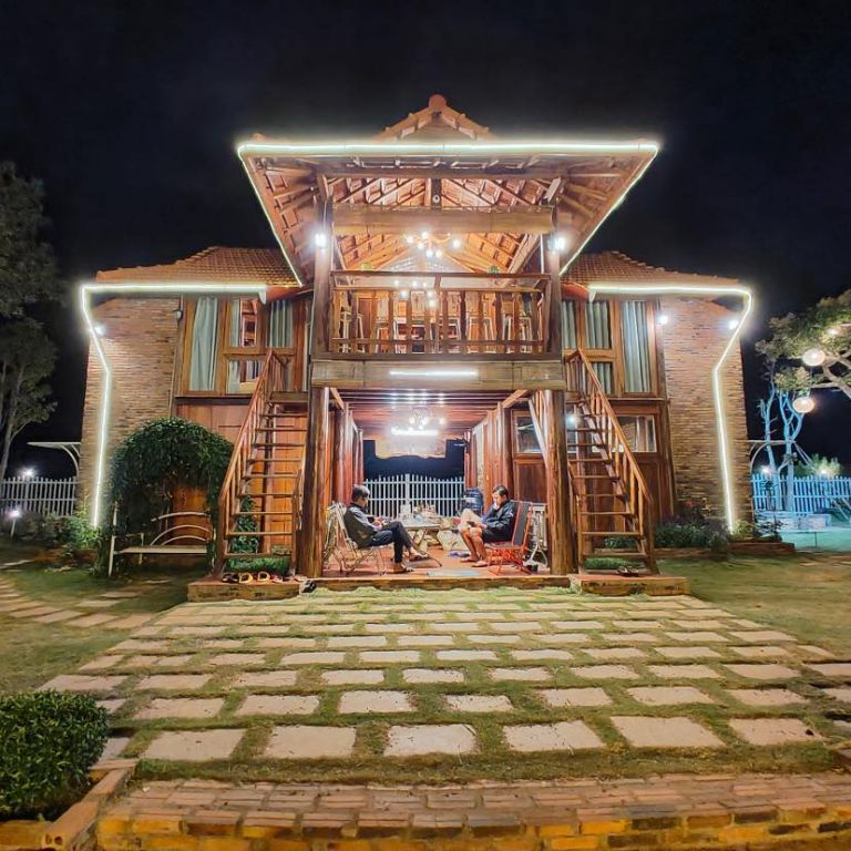 Đây là hình ảnh của homestay Lâm Đồng nổi tiếng này khi lên đèn, hấp dẫn du khách tới lưu trú mỗi năm