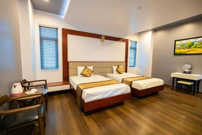 Khách sạn Mai Linh là điểm lưu trú phù hợp cho chuyến đi nghỉ dưỡng của các cặp đôi với phòng giường đôi lãng mạn (nguồn: booking.com)