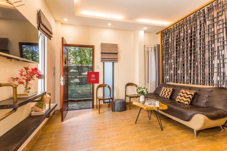 Imai Homestay Sài Gòn quận 10 mang đến một không gian phòng nghỉ ấm cúng, sang trọng và vô cùng tinh tế với nhiều đồ trang trí đẹp mắt, ấn tượng (nguồn: booking.com)