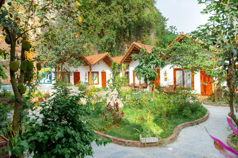 Khuôn viên cảu căn homestay Tam Cốc này được rất nhiều du khách đánh giá giống như một ngôi làng cổ tích chỉ có trong truyện