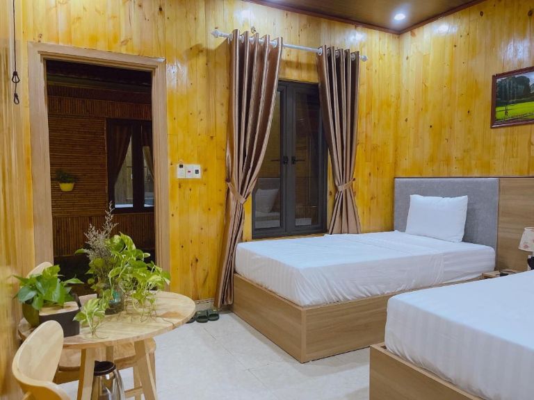Tại Tam Coc Viet Ha Homestay, khách hàng chủ yếu có thể lựa chọn giữa hai loại phòng là phòng đôi hoặc phòng 2 giường đơn, tất cả đều nhìn ra hồ bơi.