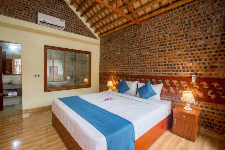 Ngoài các hạng phòng đôi dành cho cặp vợ chồng, homestay Tam Cốc còn có phòng nghỉ tập thể là một trong những điểm nhấn của nơi lưu trú này. (Nguồn: booking.com)