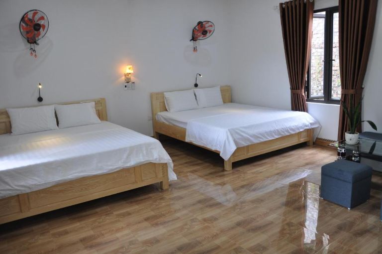 Phòng ngủ tại Tran Chau được thiết kế với đầy đủ tiện nghi, mang lại cảm giác ấm cúng và thoải mái cho du khách.
