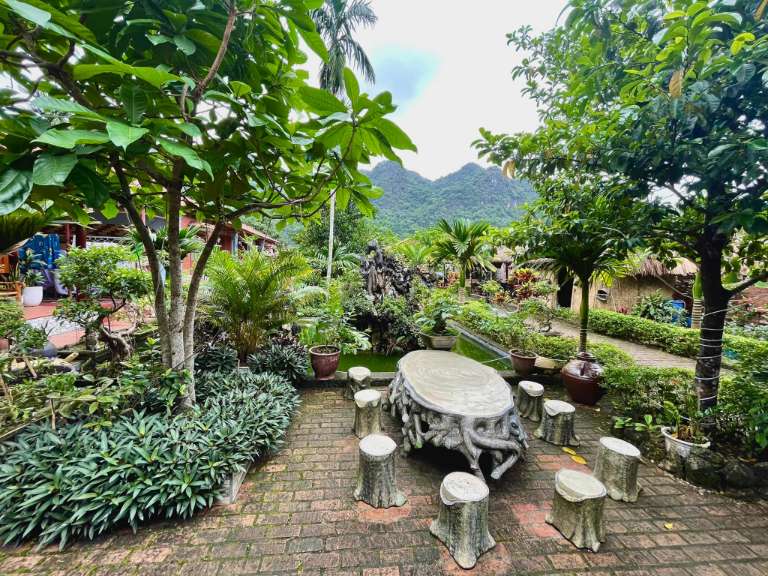 Góc vườn nhỏ đê du khách có thể ngồi uống nước, nghỉ mát hay hòa mình vào thiên nhiên