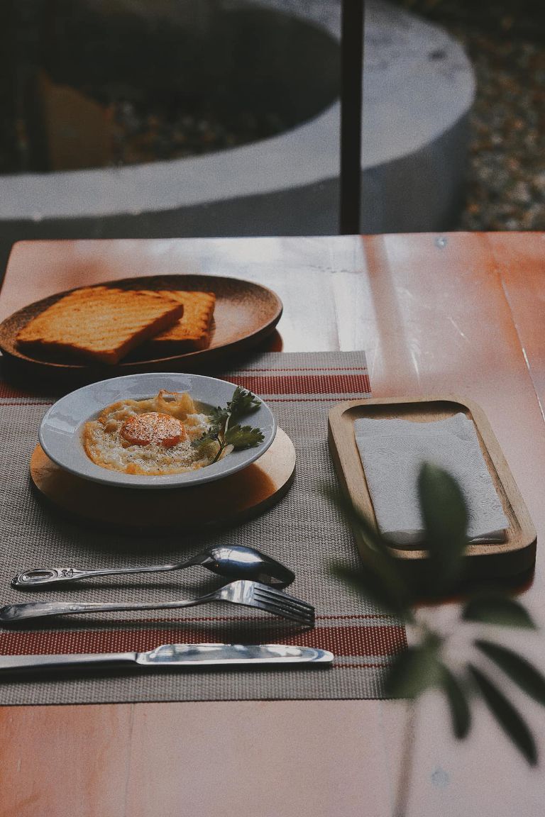 Nắng Homestay Phú Quốc cũng cung cấp bữa sáng với menu Á - Âu cho các du khách lựa chọn và menu đồ uống quán café đặc sắc (Nguồn: facebook.com)