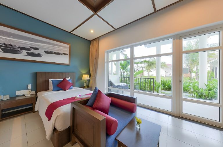 Tất cả hệ thống phòng nghỉ của Tam Thanh Beach Resort & Spa đều có khung cửa lớn tận dụng tốt ánh sáng tự nhiên 