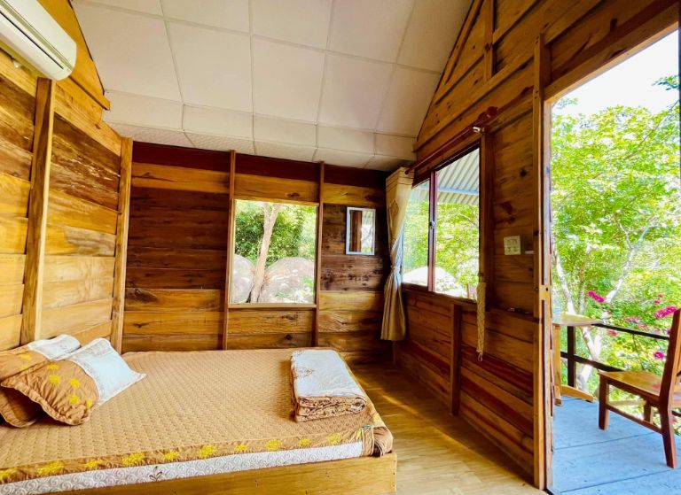 Thanh Nhi Homestay cung cấp đa dạng các loại phòng, phù hợp với nhiều nhu cầu của khách du lịch