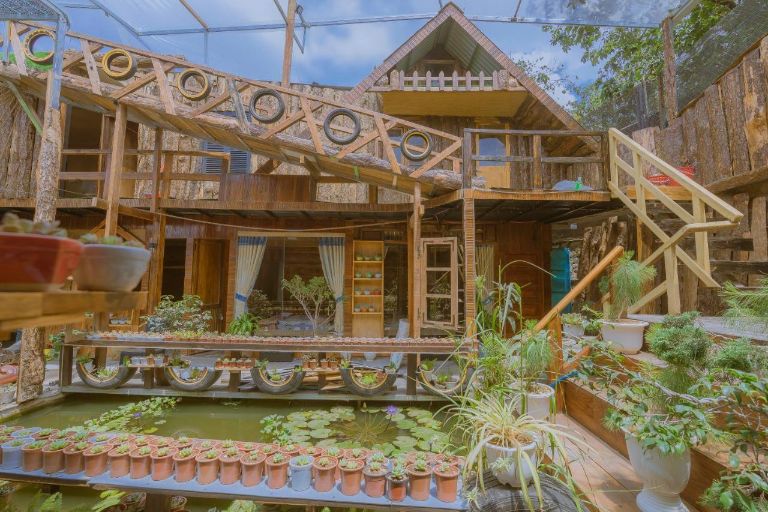 Gỗ Thông Homestay là một điểm đến hoàn hảo để tránh xa sự ồn ào của thành phố Đà Lạt với kiến trúc từ gỗ tự nhiên