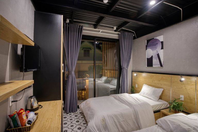 Phòng tiêu chuẩn 2 giường đơn rộng 15 mét vuông cũng có giá 398.000 đồng 