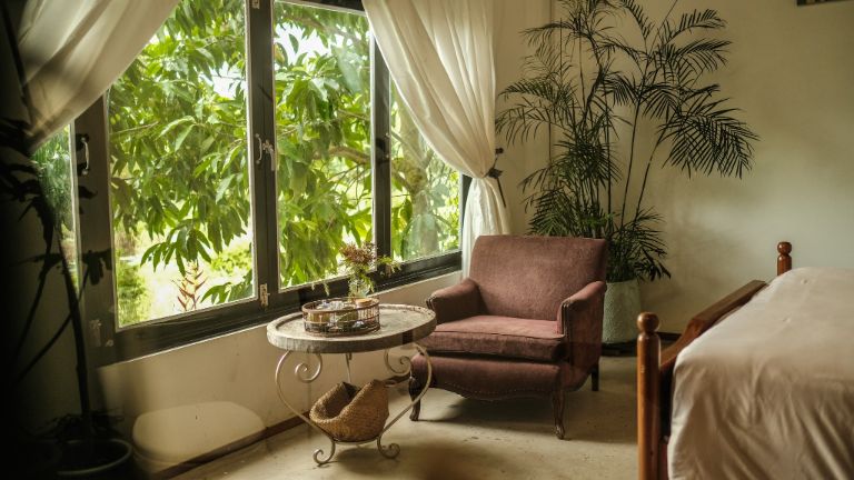 Hạng phòng Gardenia mang phong cách Tropical pha chút cổ điển, vinatge.
