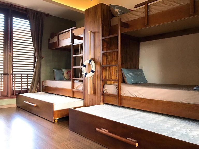 Homestay thiết kế phòng 6 giường vô cùng rộng rãi với nhiều góc check in cực đã