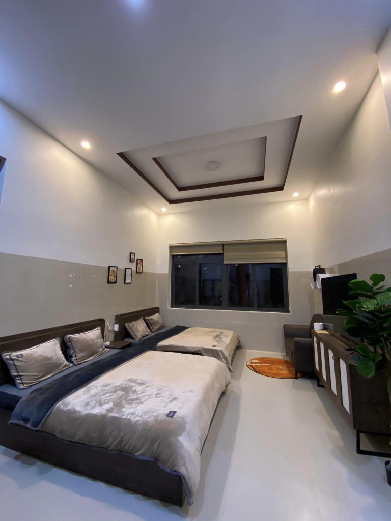Phòng ngủ với thiết kế sang trọng và đầy đủ tiện nghi trong căn villa.