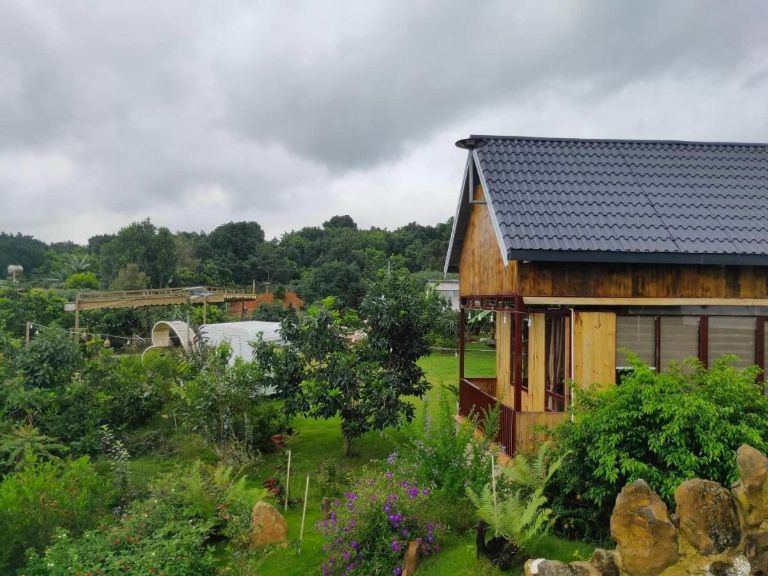 Hoa Sơn Điền Viên Homestay tọa lạc ở vùng ngoại ô của thành phố Đà Lạt, nằm trong khu du lịch sinh thái, mang lại cho khách hàng một không gian yên bình
