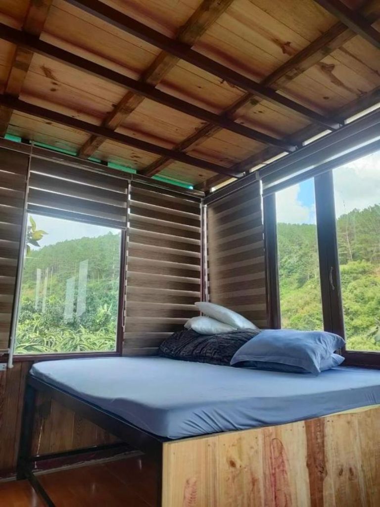 Mỗi căn hộ tại homestay Tà Nung đều sở hữu duy nhất 1 phòng ngủ, được trang bị với 1 chiếc giường đôi lớn và giường nệm futon kiểu Nhật với chất lượng tốt