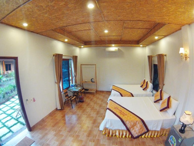 Homestay Thung Nham có thể chứa tối đa 6 người nghỉ và được bán với giá 1.500.000 VNĐ cho một đêm, đảm bảo đầy đủ các tiện nghi phục vụ nhu cầu của du khách.