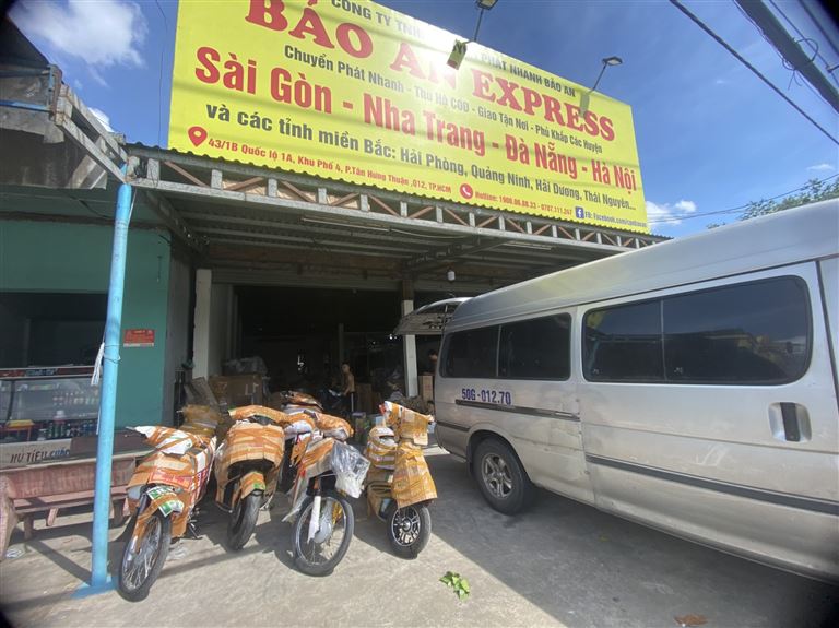 Khách hàng cung cấp dịch vụ vặn chuyển hàng hóa và hành khách với dịch vụ chất lượng cao và chi phí thấp.