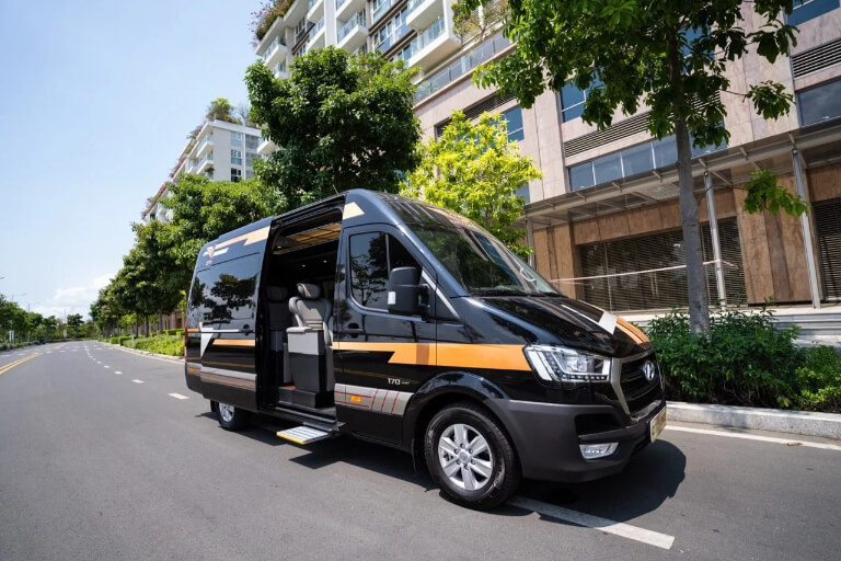 Mộc Châu Limousine ( 1 tiếng 1 chuyến – đón trả tận nơi ) đã và đang được nhiều khách hàng ưa chuộng.