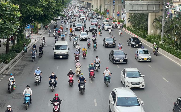 nhung-trai-nghiem-doc-dao-khi-di-xe-may-o-ha-noi