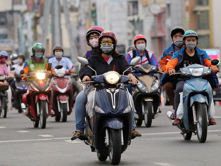 Thuê xe máy có phải là cách giảm ô nhiễm môi trường