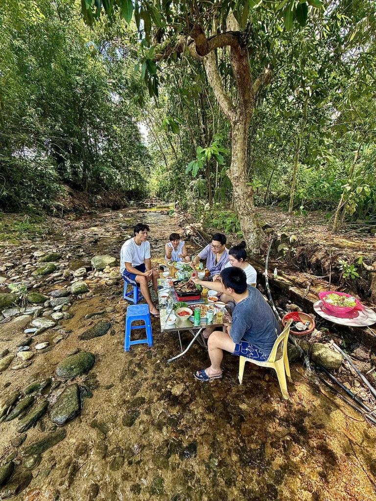 Homestay còn có sân thượng, sân vườn để du khách thoải mái thư giãn, tổ chức BBQ