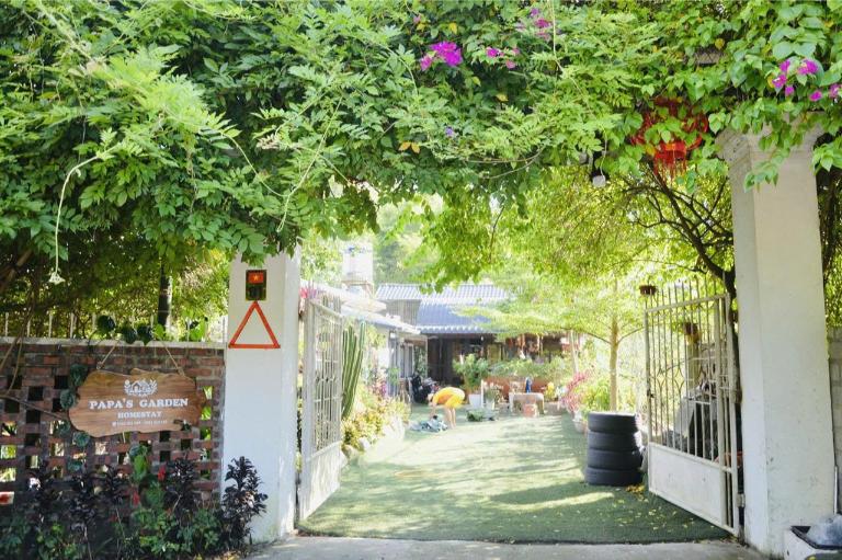 Papa’s Garden Homestay tọa lạc tại vị trí thuận tiến, gần gũi với thiên nhiên