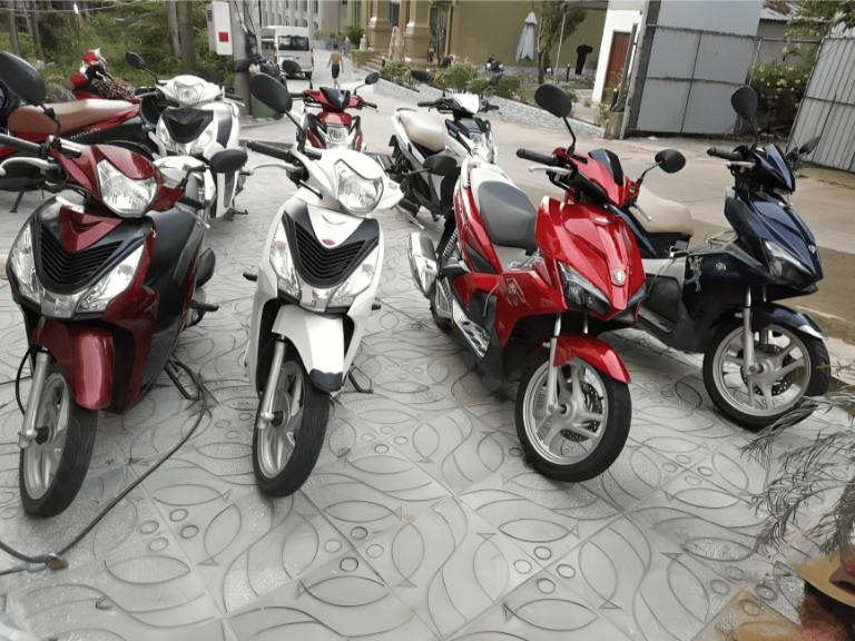 Khách hàng lưu ý đặt lịch hẹn từ trước để nhân viên giao nhận xe đúng giờ.