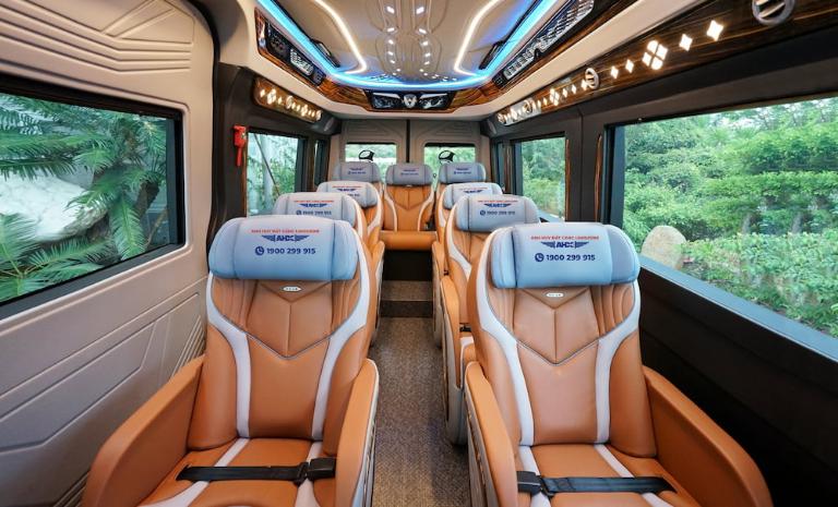 Xe limousine VIP 9-16 chỗ, ghế da cao cấp có chức năng massage