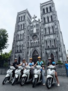 Tour xe máy tự lái Hà Nội: Tự do khám phá thủ đô theo cách riêng