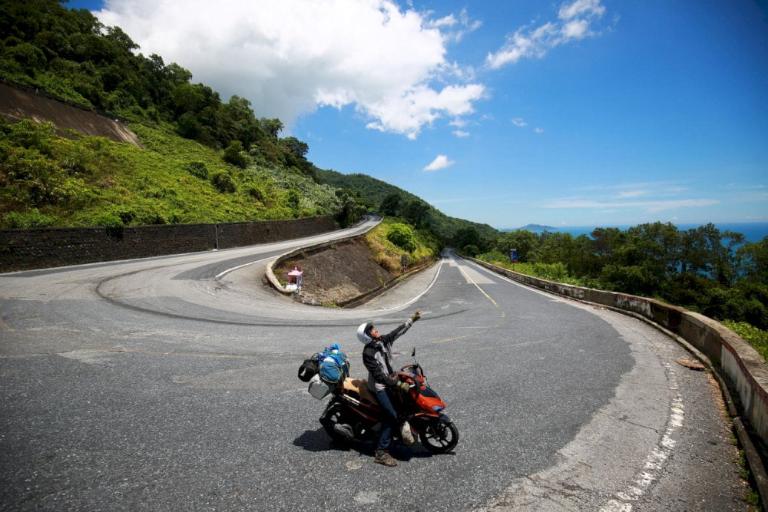 Tour xe máy miền Trung – Khám phá di sản, biển và đèo đẹp nhất Việt Nam