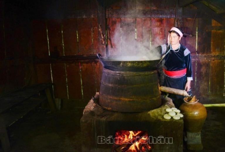 Không thể nói đến ẩm thực Bắc Hà mà thiếu rượu ngô.