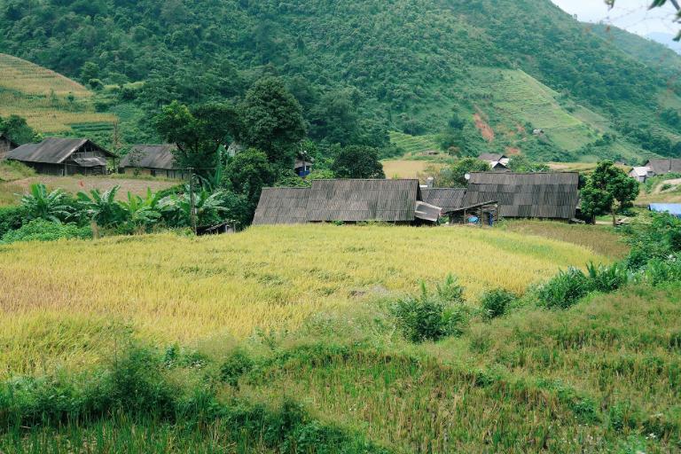 Ăn trưa và nghỉ ngơi tại Bát Xát rồi tiếp tục hành trình