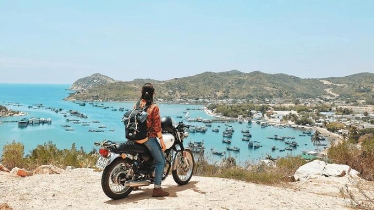 Một chiếc xe số khỏe, tiết kiệm xăng và gầm cao sẽ là lựa chọn lý tưởng.