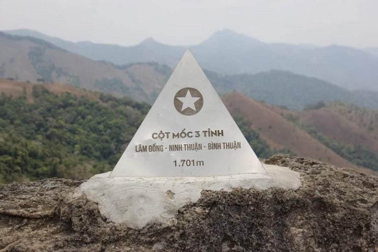 Đây là một cột mốc đặc biệt trên cung trekking Tà Năng – Phan Dũng.