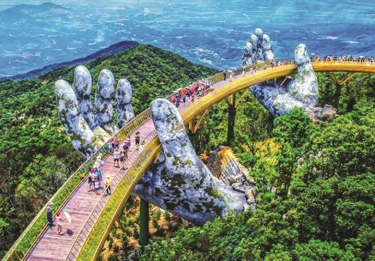 Cầu Vàng Đà Nẵng - địa điểm đáng trải nghiệm trong hành trình tour