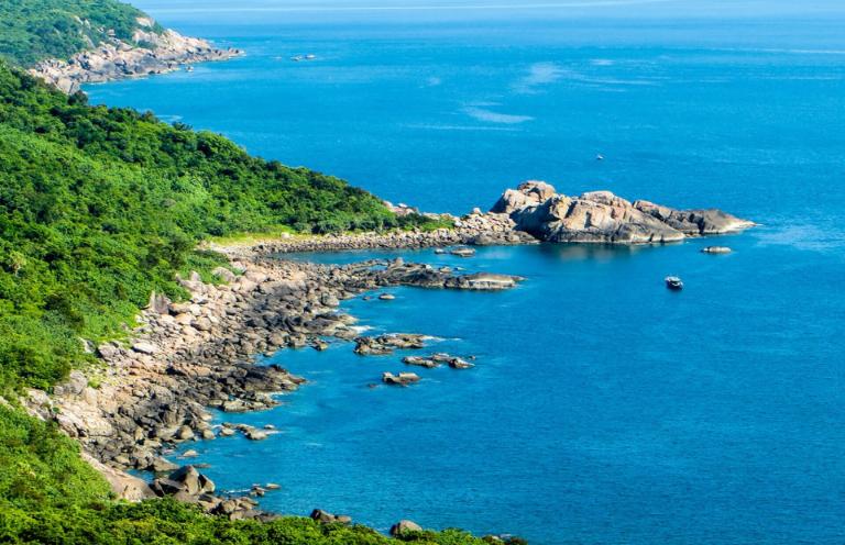 Biển Quy Hòa ít người, yên tĩnh, nơi phù hợp để thiền định