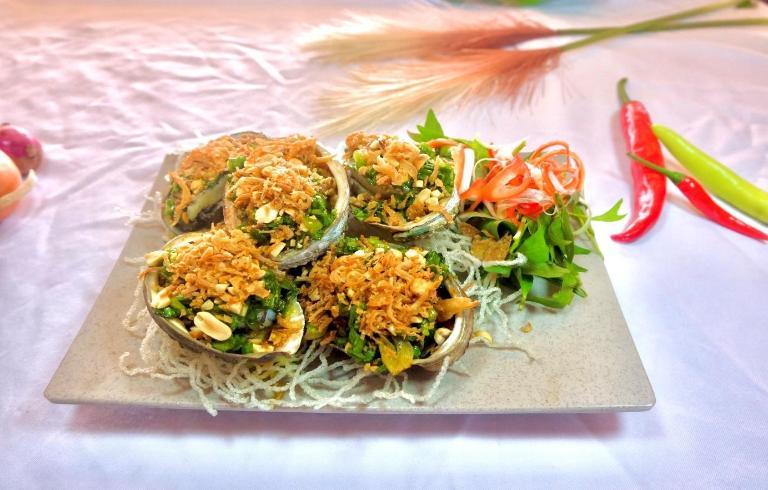 Hải sản ở đây vừa tươi, vừa rẻ lại chế biến ngon miệng. 