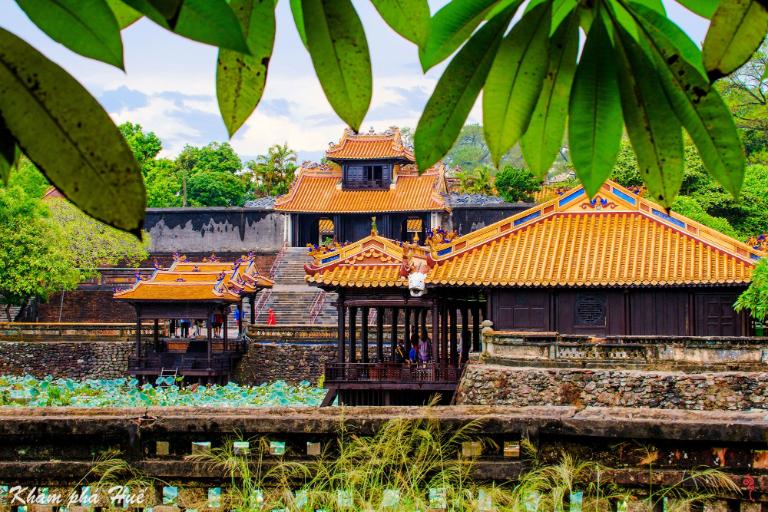 Lăng Tự Đức là điểm đến tham quan nổi tiếng ở Huế