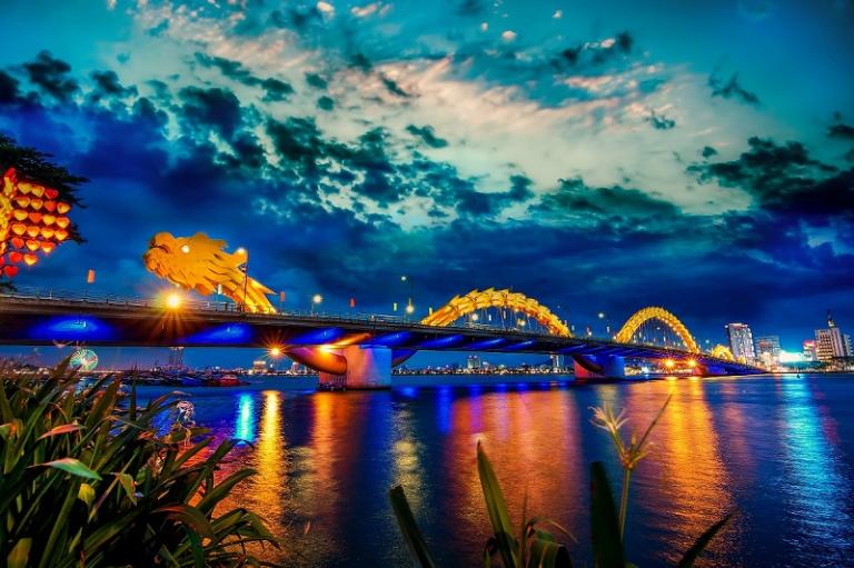 Cầu Rồng là điểm đến không thể bỏ qua tại Đà Nẵng