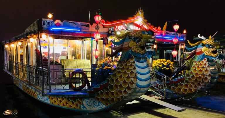 Ngắm hoàng hôn và nghe ca Huế bên bờ sông Hương