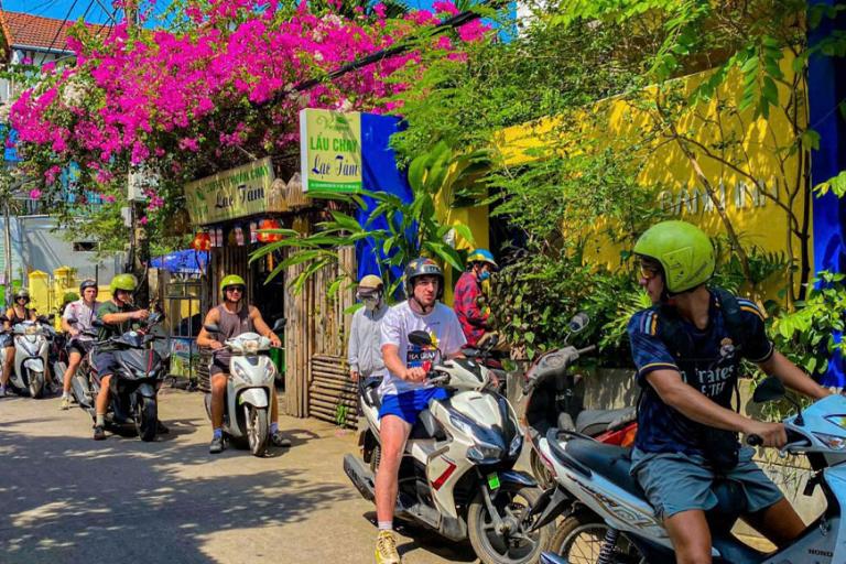 Trời xanh, mây trắng, nắng vàng – quá lý tưởng để bạn khám phá cảnh sắc thiên nhiên dọc đường đi