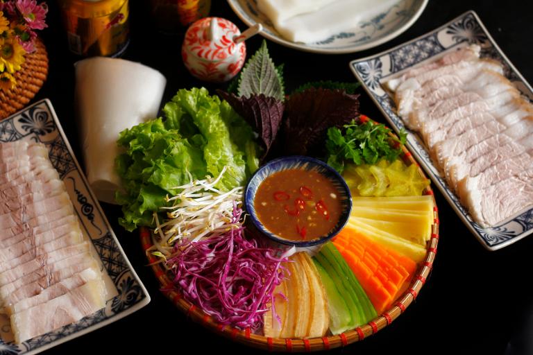 Bánh tráng cuốn thịt heo vừa đơn giản, vừa gây nghiện.