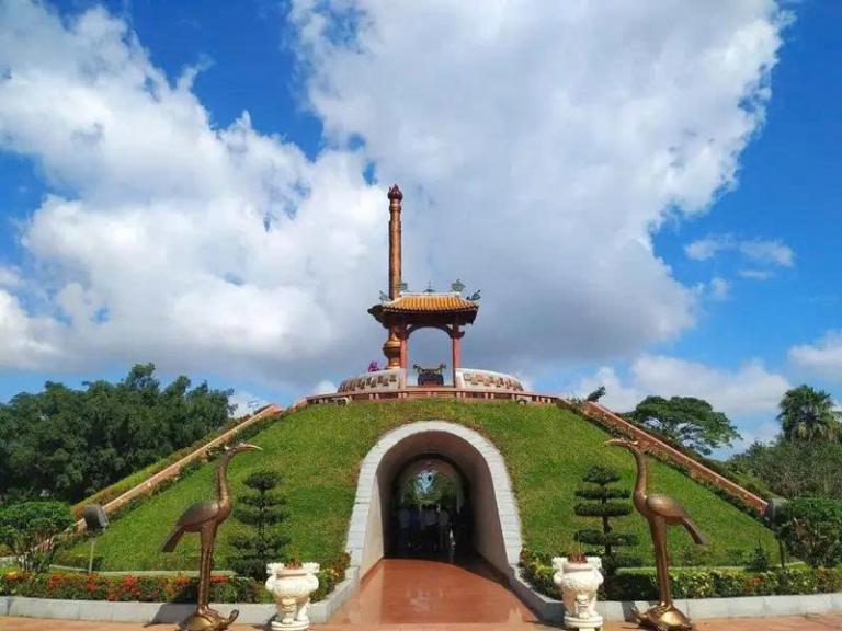 Thành cổ Quảng Trị không chỉ là một di tích kiến trúc cổ, mà còn là biểu tượng bất khuất của lòng yêu nước