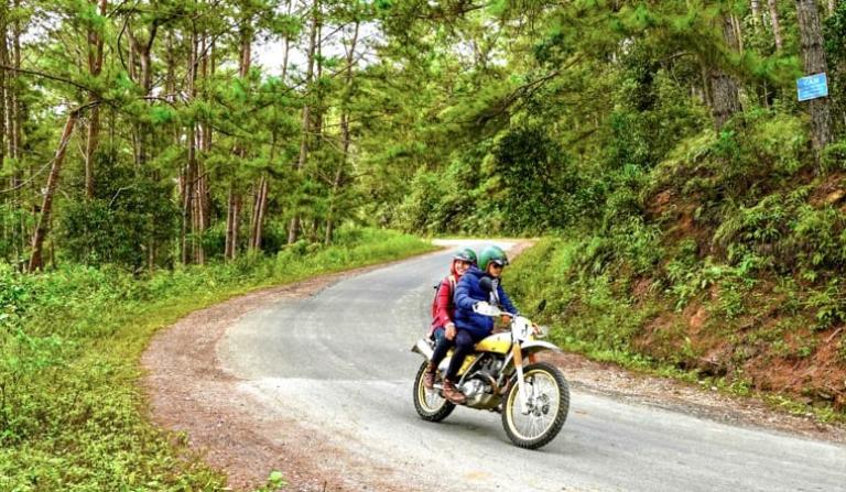 Đường đi ổn, nhưng có một vài đoạn đèo cần tay lái vững. 