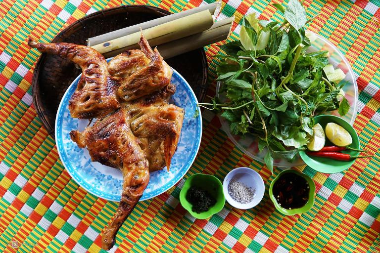 Gà nướng cơm lam – Mộc mạc nhưng tinh tế