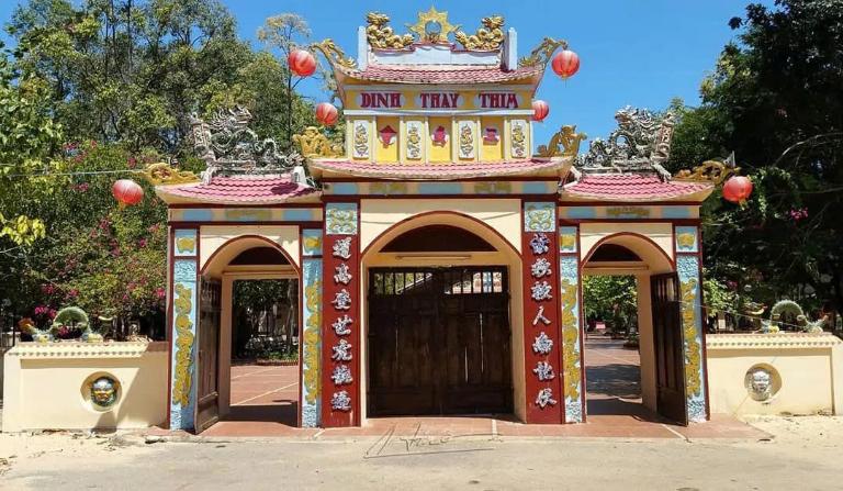 Đây là một trong những địa danh tâm linh nổi tiếng nhất của Bình Thuận.