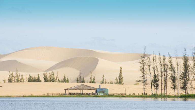 Bàu Trắng như “tiểu sa mạc Sahara” giữa lòng Bình Thuận.