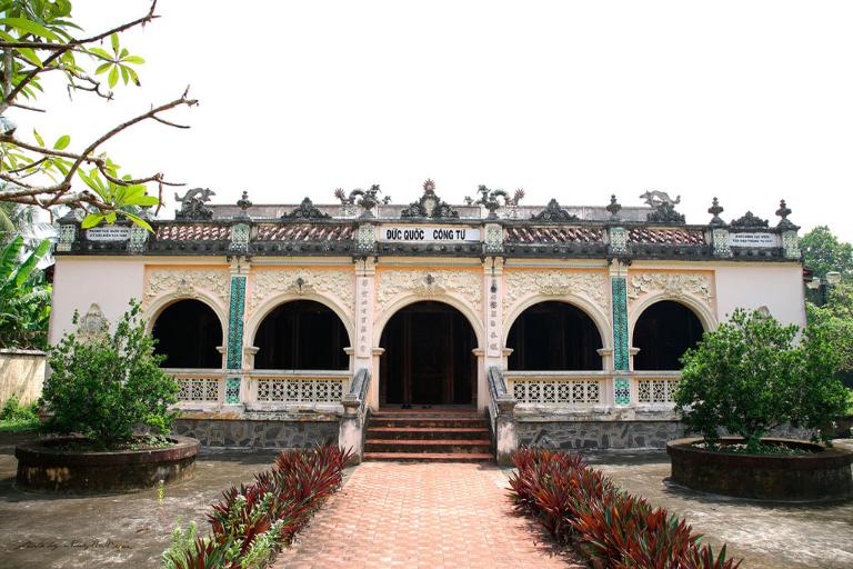 Công trình mang đậm phong cách Huế cổ, kết hợp kiến trúc Nam Bộ.
